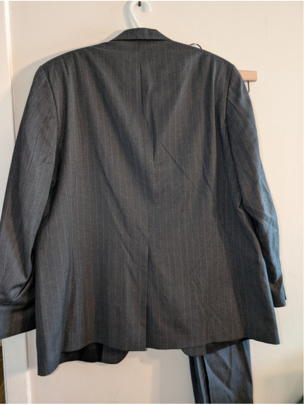 LAUREN Ralph Lauren Gray Pinstripe 2 piece Suit 44R, Menz - Picture 8 of 13